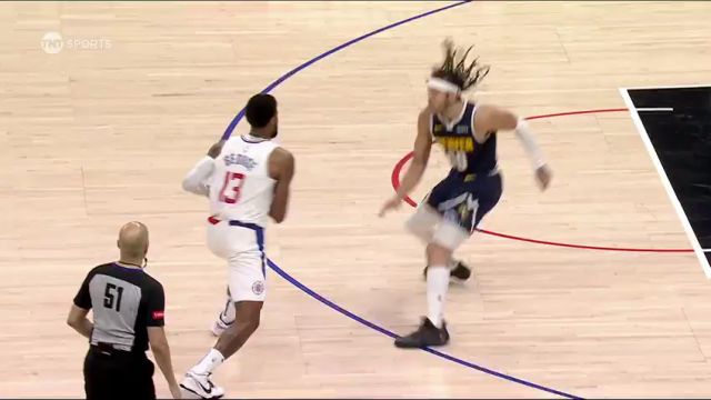 戈登防守失位遭乔治晃倒并领到阻挡犯规 掘金挑战未果教练面露无奈