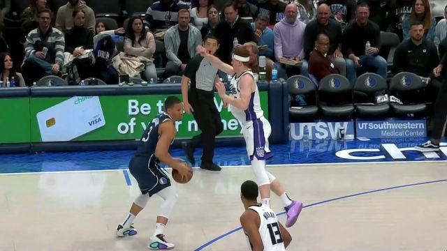 到我站出来的时候了！ 格威里突外投连得七分止住颓势