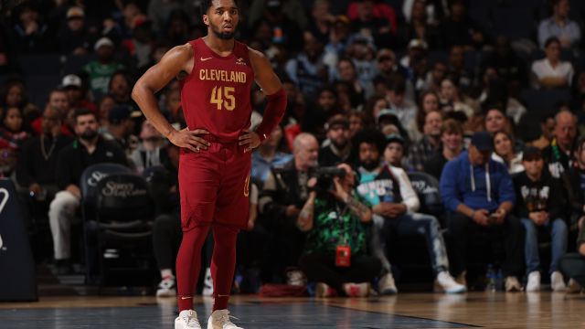 米切尔vs灰熊集锦 稳定输出砍下25分率队完成逆转