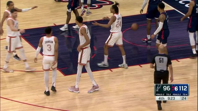 简直就是一柱擎天 文班亚马大手一点2+1手到擒来