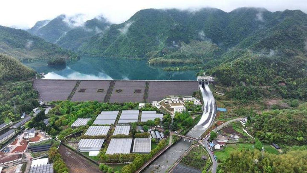 浙江武义源口水库开闸泄洪 减轻防汛压力