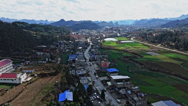 鸡场布依族苗族乡,属安顺市;2011年12月,属西秀区春秋时期,属牂牁国地.战国时期,属夜郎国地.汉代时期,属象郡夜郎县