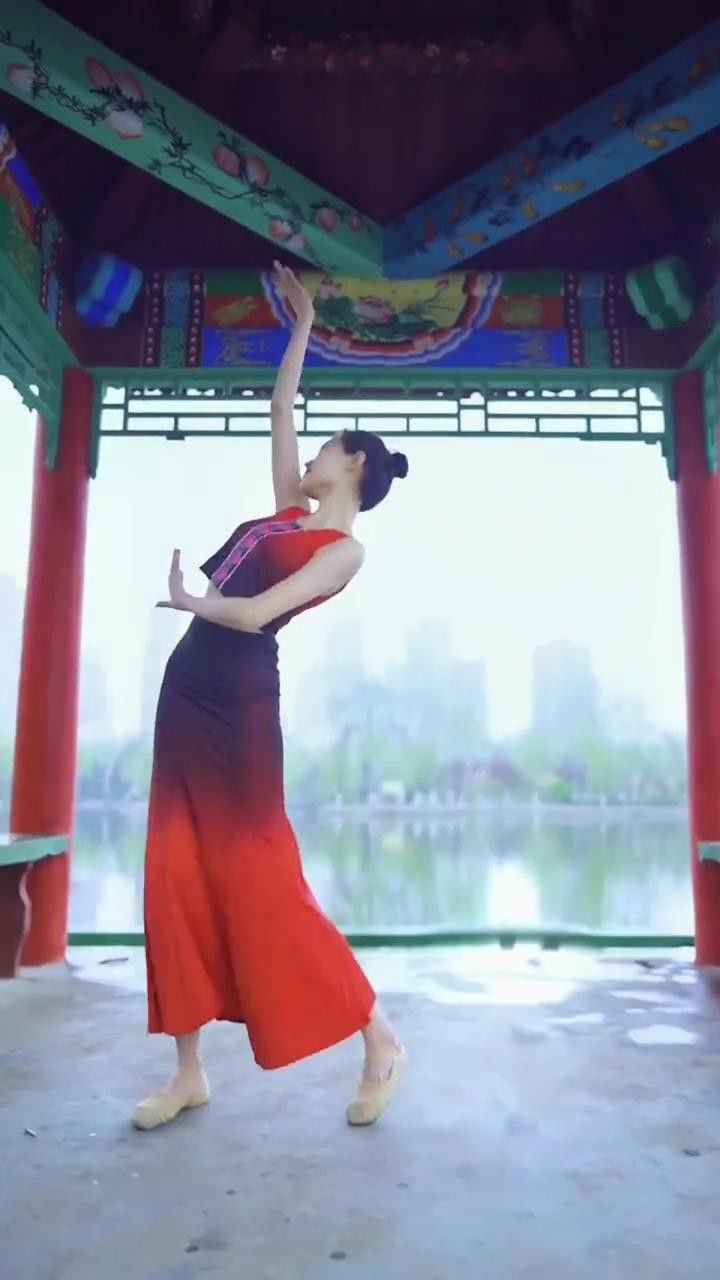 傣族舞#爱舞蹈爱生活 池鱼思故渊,归鸟恋旧林#民族舞