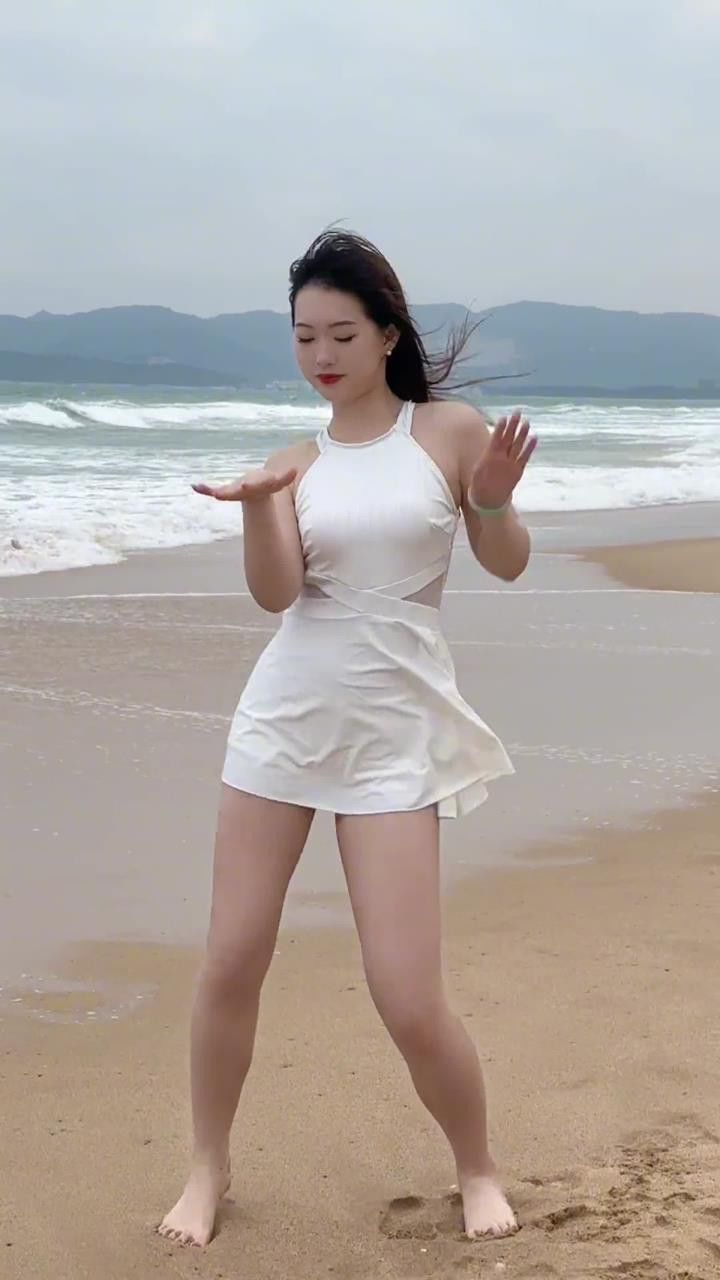 很内向 出门都走下水道#微胖女生#三亚