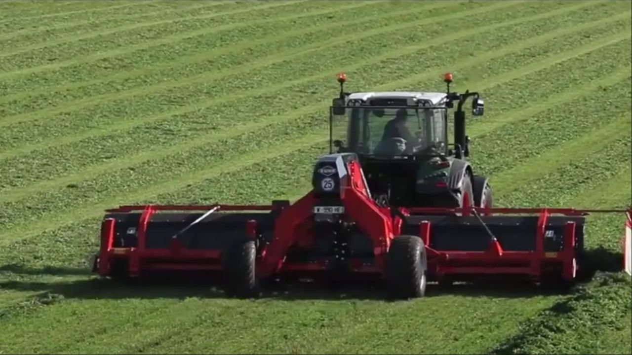 新概念搂草机——库恩merge maxx950皮带式搂草机!