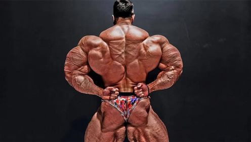30岁里根·格莱姆斯，背部似现实“坦克”，肌肉撕裂让人羡慕！