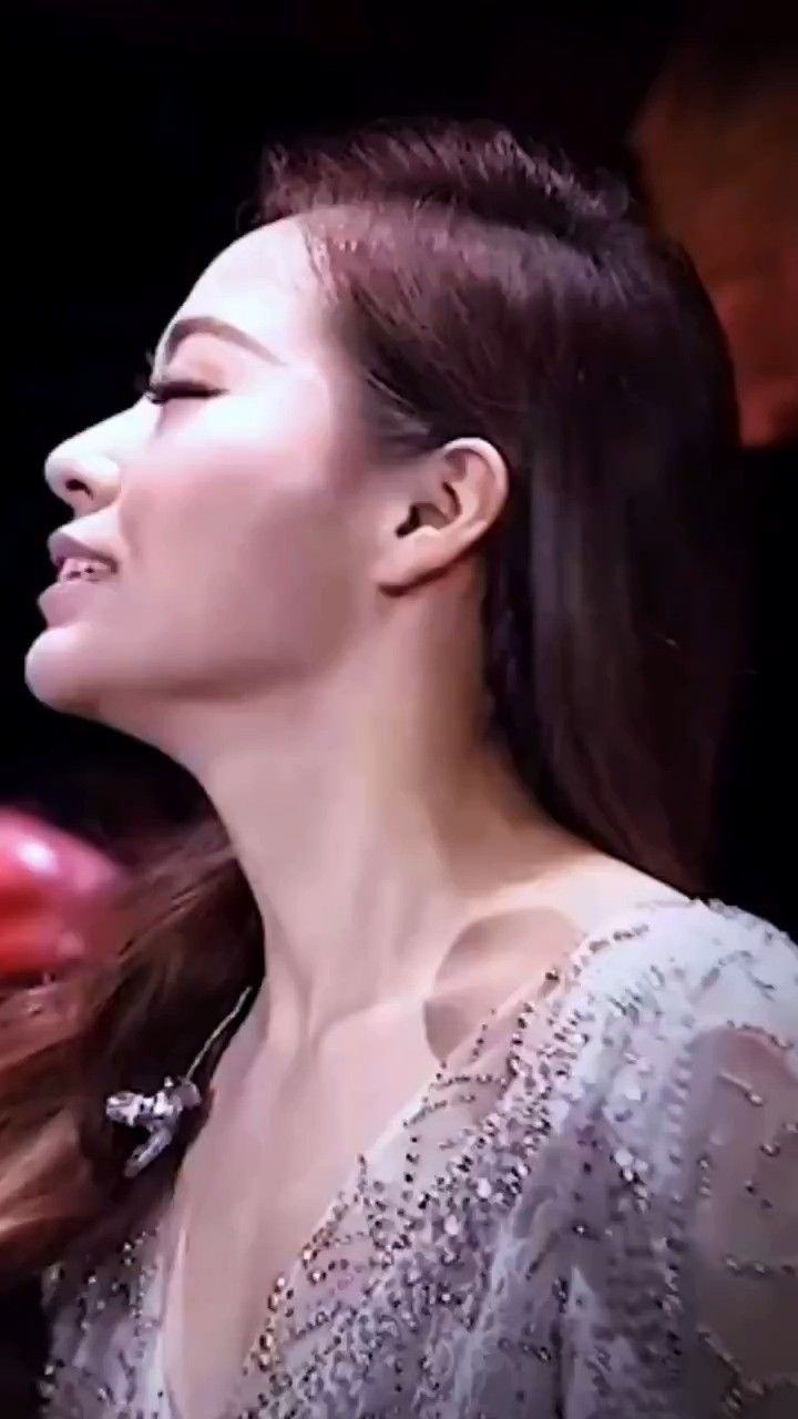 张靓颖《victory》全程一个"啊"成史诗级大作