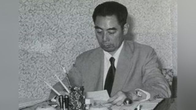 1963年,中国代表团出访非洲,周总理受到非洲人民的强烈欢迎