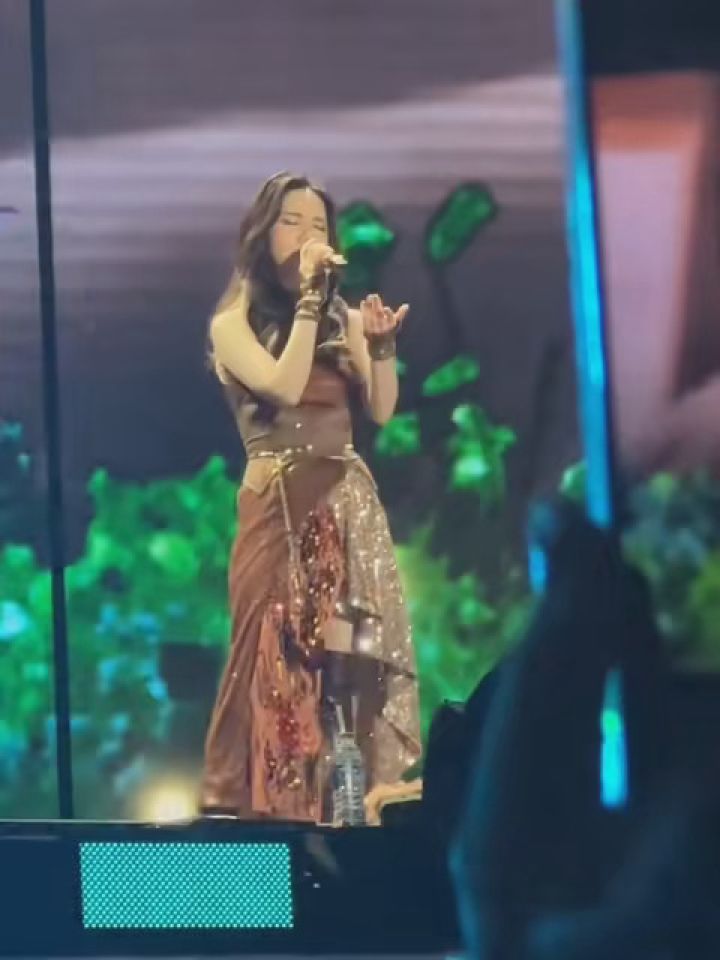 一边哽咽一边努力释怀的句号 #邓紫棋泉州演唱会 #邓紫棋