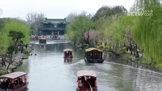 春暖花开,春游踏青正当时,各地山水自然景区迎客流高峰