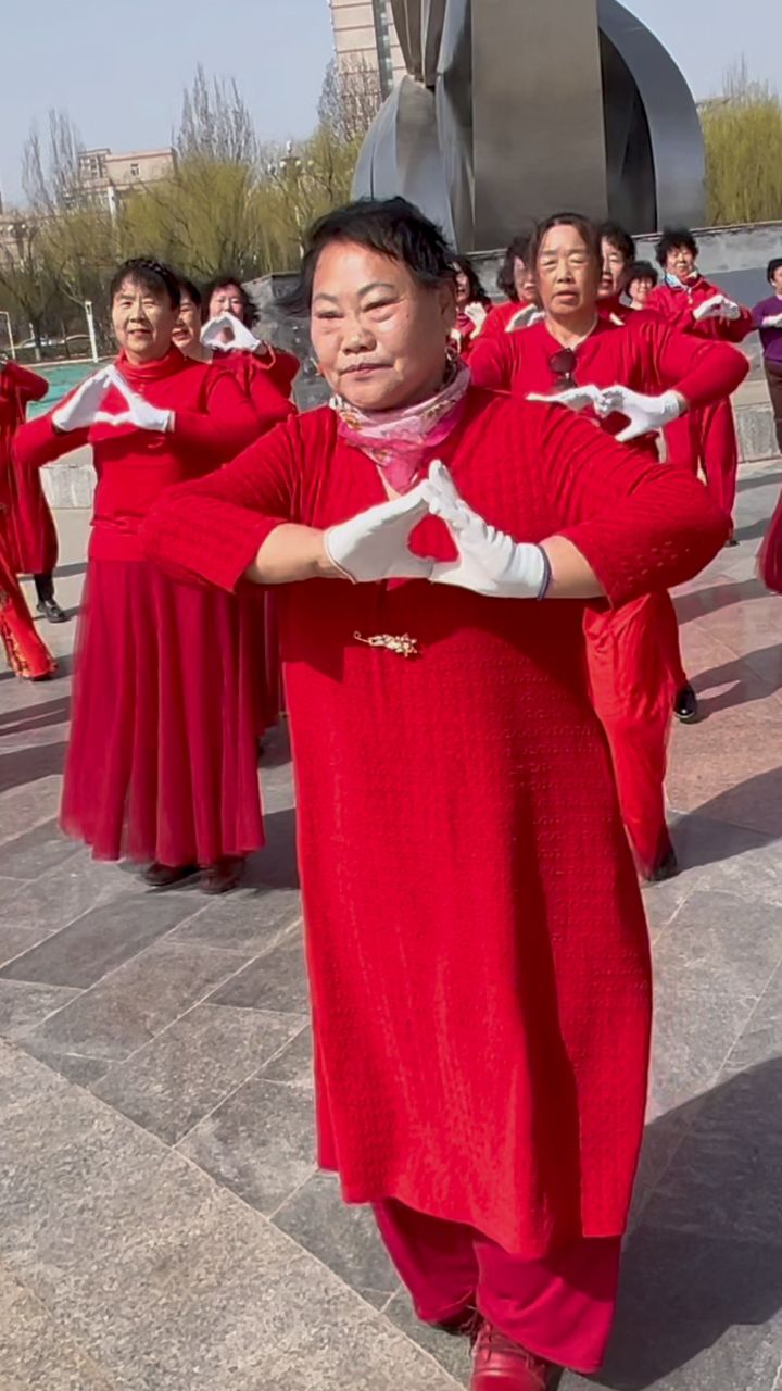大妈团队集体表演