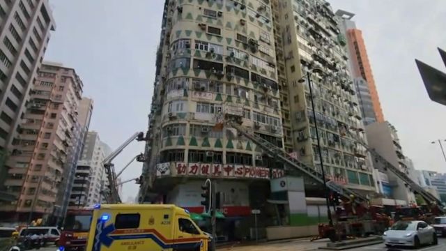 香港佐敦道发生三级火灾:消防用云梯救被困人员 2人死亡多人送医