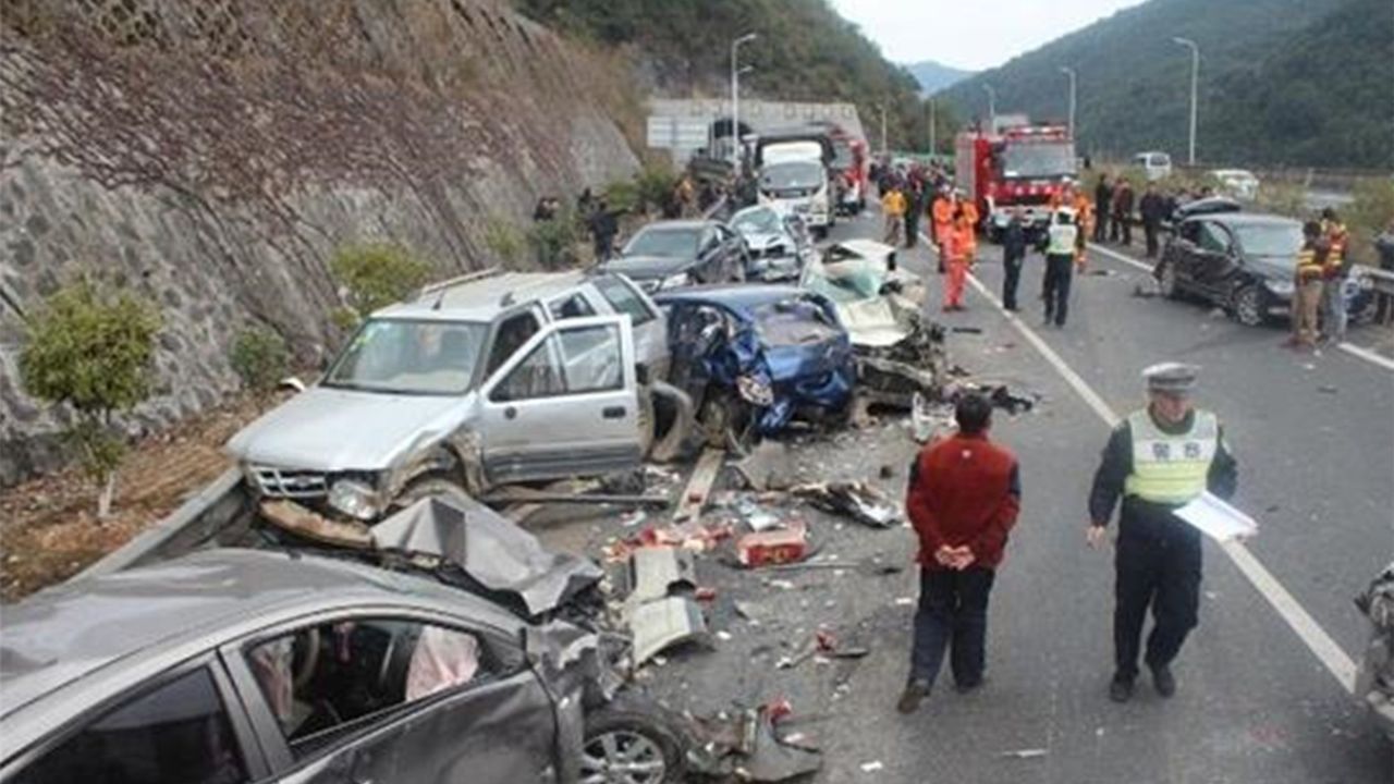 云南第一死亡高速?27公里全下坡,十年毁车千辆?车主都躲着走?