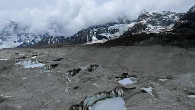 复旦研究生珠峰地区登山死亡,生前保险公司拒绝救援:保障区域不含尼泊尔