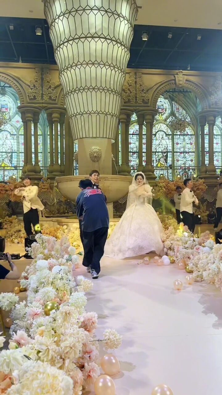婚礼舞蹈 #婚宴现场 #大喜的日子歌曲舞蹈 #海世船说#邓假假