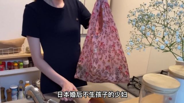 日本主妇下班后的夜生活,为了能享受二人世界,婚后选择不生孩子