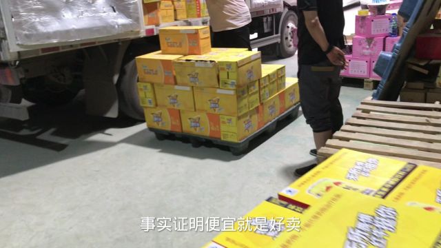 西安临期食品折扣仓发货日常,不知道叫了多少辆货拉拉和滴滴货运