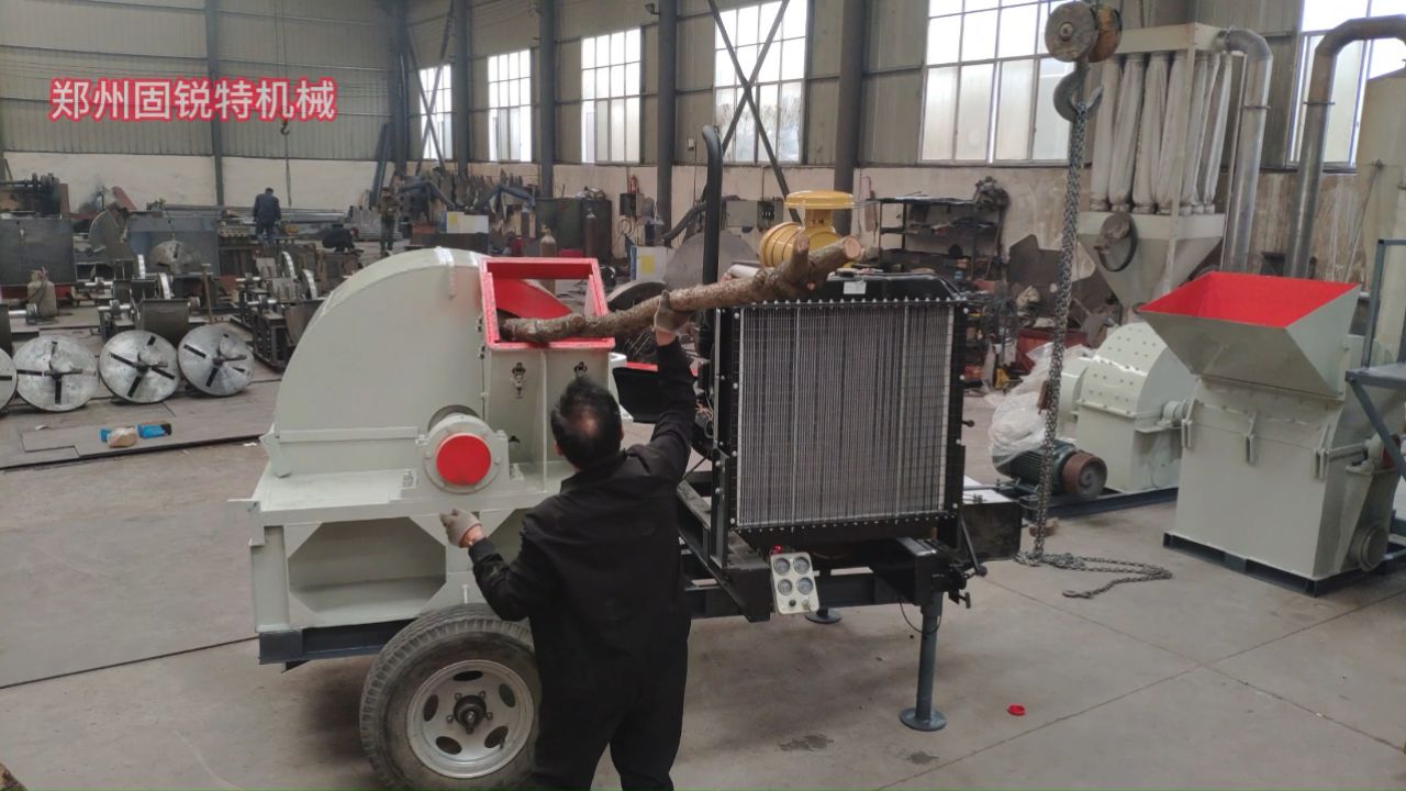 加柴油移动木屑机 粗树枝粉碎机 锯末木渣加工机器