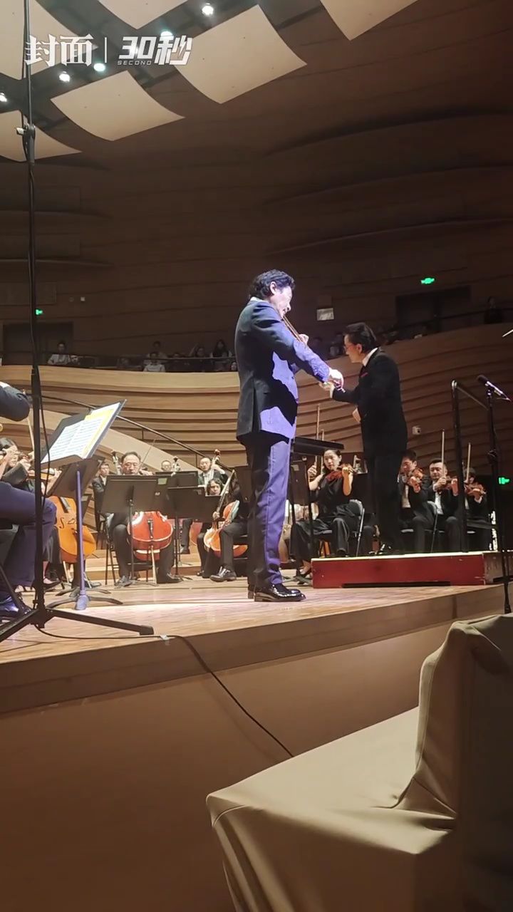 30秒 | 吕思清携手四川交响乐团上演经典《梁祝》