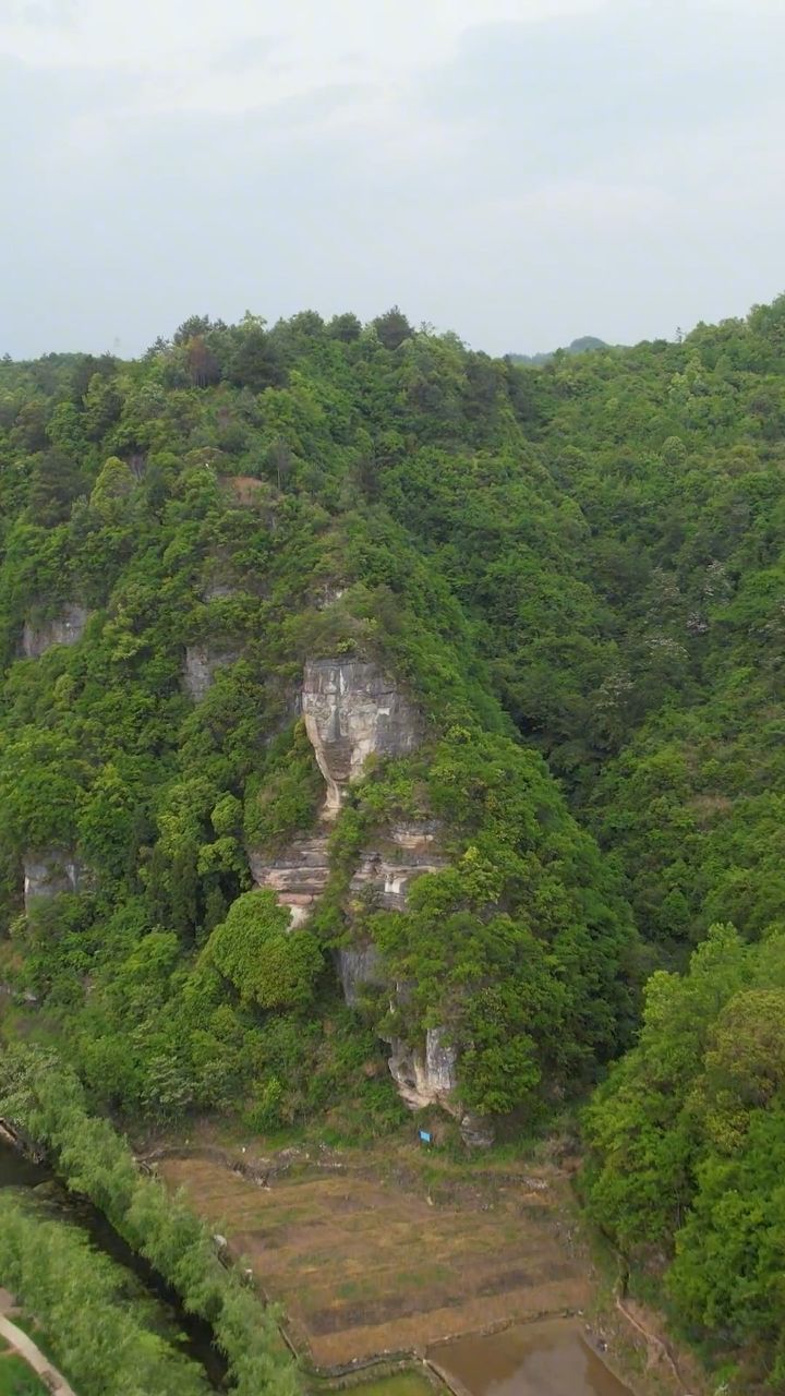 贵州大山深处发现一天然石像,高88米,宽66米,这难道象征着什么吗?