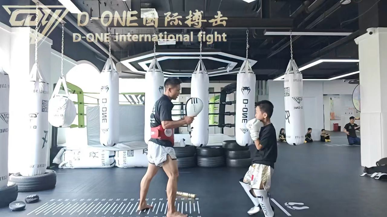 d-one搏击俱乐部散打项目训练