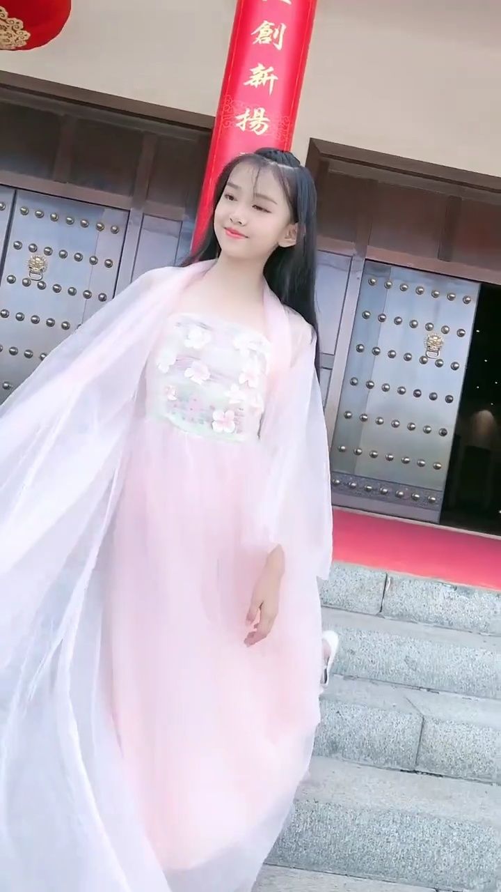 童模宋小睿穿汉服跳舞,这衣服看着真不便宜,不知道花了多少钱