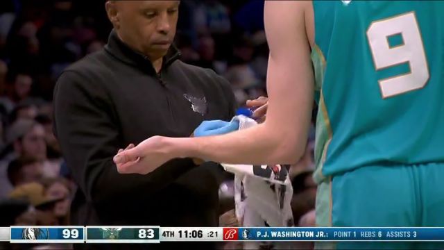 NBA常规赛：独行侠vs黄蜂第4节中文解说回放