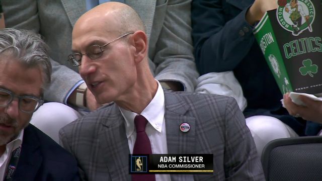 破案了！皮尔斯的大金链也能飘起来 朱芳雨：买好几个了 所以说我有经验呢