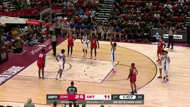 NBA夏季联赛：公牛vs活塞第1节英文原声回放