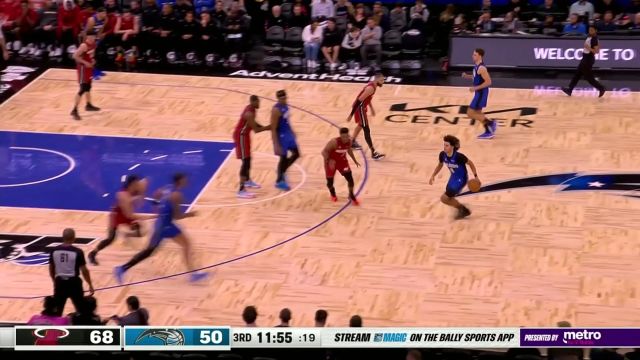 如入无人之境！ 小瓦格纳晃开防守抛投命中两分