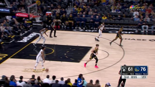 这招对他来讲手拿把攥 库里急停中投稳稳命中