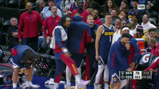 白人也能飞！布劳恩持球快下一飞冲天 大力炸扣终结惊呆队友