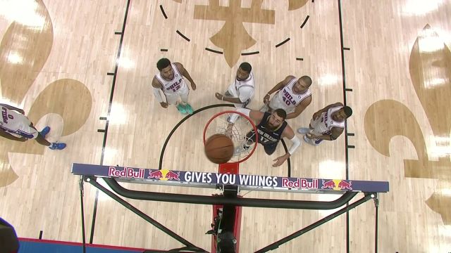 趁你虚要你命！英格拉姆碾着防守突破 极限拉杆命中打成2+1