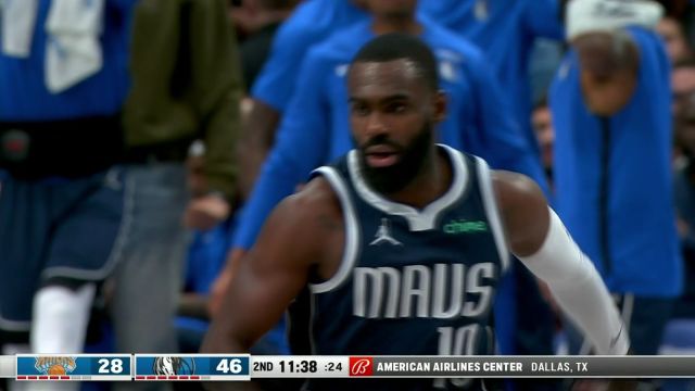 大步流星冲击禁区！哈达威甩开阿奴诺比一步登天双手暴扣