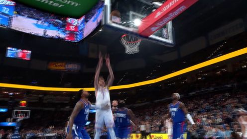 《TOP时刻》22日NBA最佳镜头 霍姆格伦自抛自扣展现绝顶天赋