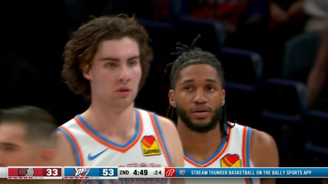 澳洲小坦克上线！吉迪持球一路冲锋 篮下撞开亨德森上篮命中