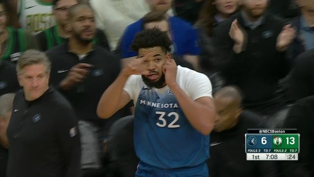 面对老大哥完全不虚！唐斯内线得球强打霍福德 反手上篮2+1打成