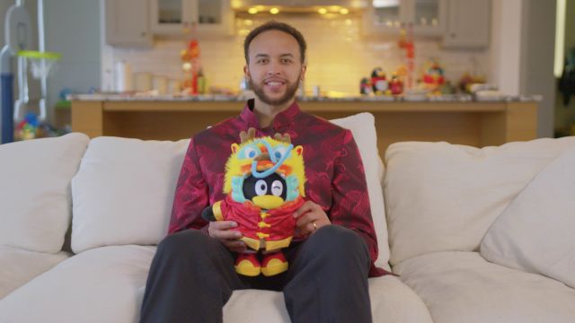 腾讯NBA新年宣传片：包饺子穿唐装 李凯尔拍了拍你并说新年快乐！