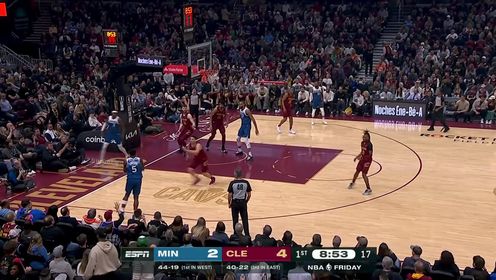 《NBA骑士》篮下一柱擎天！戈贝尔篮下旱地拔葱补扣轻取2分