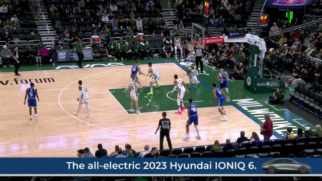 配合默契！莱尔斯弧顶炮弹直传助攻巴恩斯干拔重扣