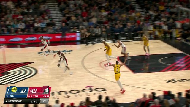 化身巨型射手！特纳外线拉弓射箭三分命中靶心