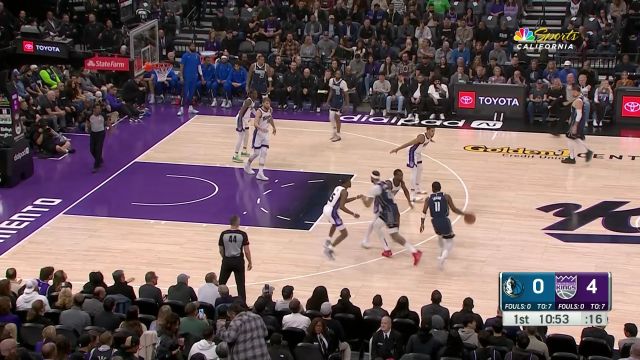 在我地盘这你得听我的！小萨严防死守送给小德里克-琼斯一记遮天大帽