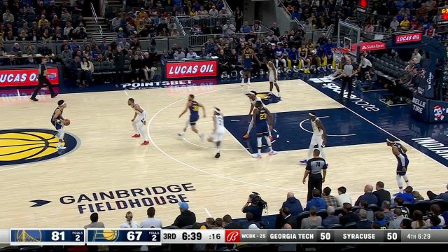 凭一己之力打崩防线 库里连续开火扩大场上分差