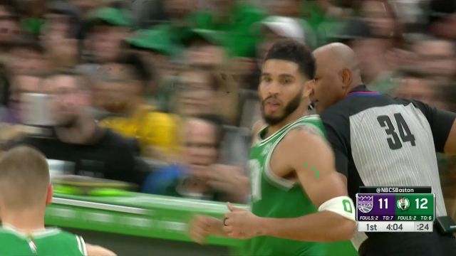 潇洒又飘逸！ 塔图姆以一敌二翻身跳投稳稳命中