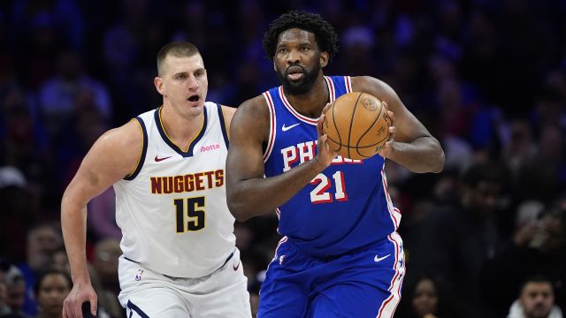 掘金121-126费城76人 恩比德背靠背轰41+10助约基奇大号两双76人主场力克掘金