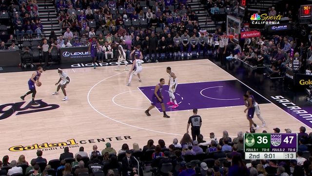 如入无人之境！福克斯利用速度杀进篮下单手炸裂劈扣