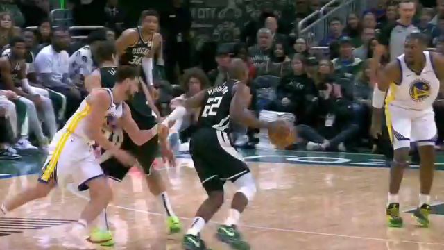 克莱犯规送米德尔顿3+1 皓篮球：金州老中医给号脉呢