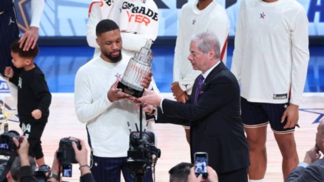 西部全明星186-211东部全明星 利拉德飙中11记三分拿下39+6荣膺MVP