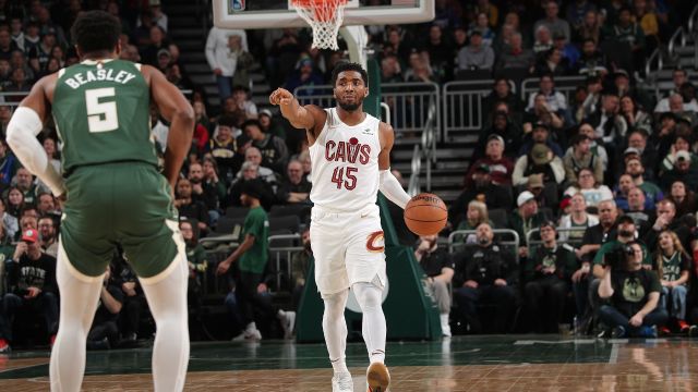 米切尔vs雄鹿集锦 23+7+8数据全面未能救主
