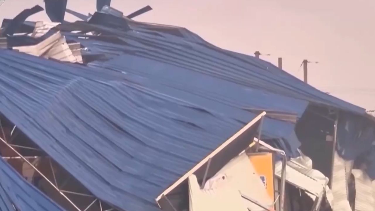 狂风暴雨+冰雹袭击强对流天气致广西部分民房受损_高清